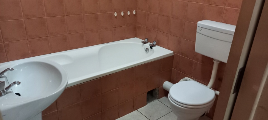 6 Bedroom Property for Sale in Bergsig Western Cape